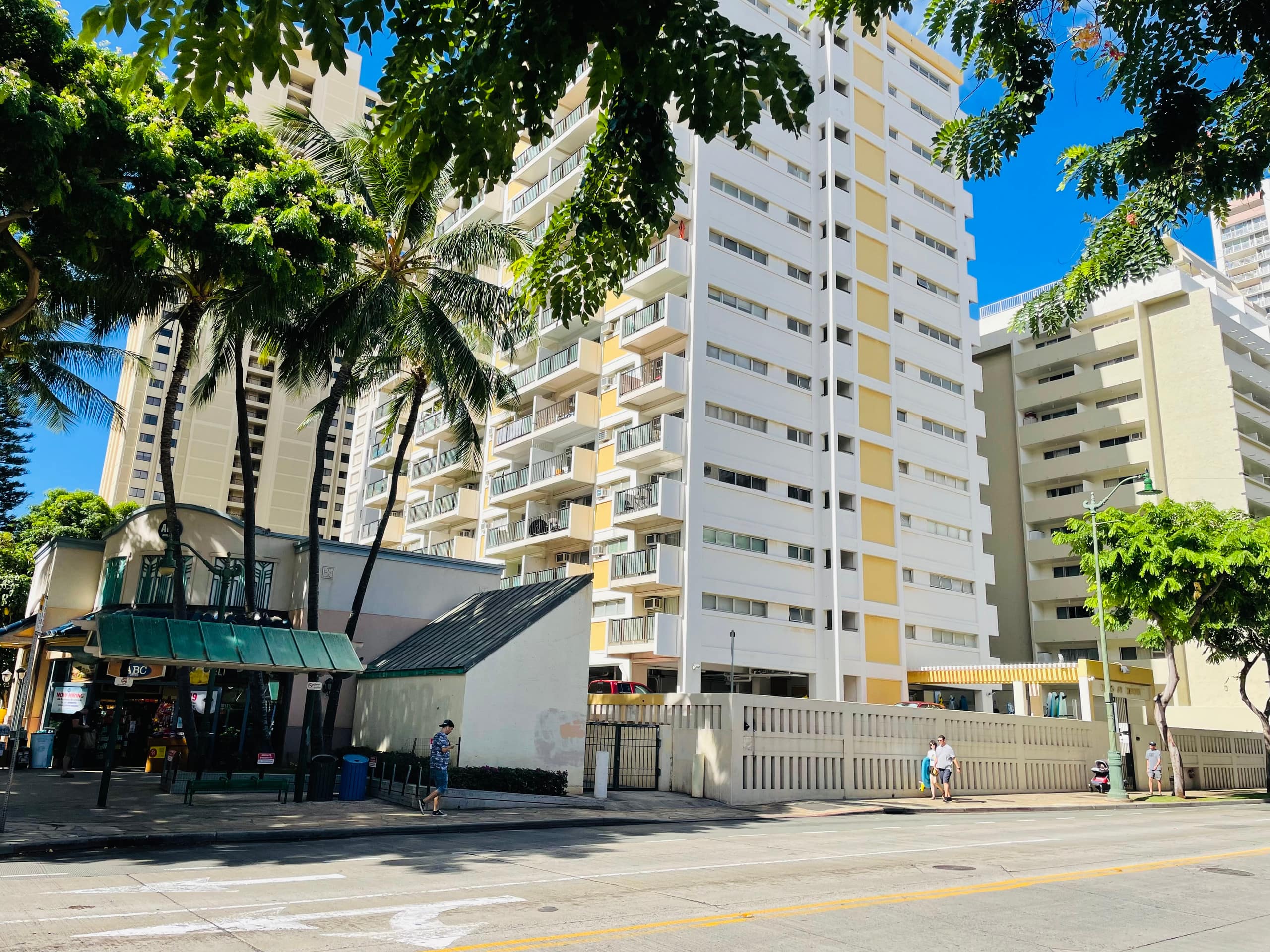 Steps to Waikiki Beach: 2BR with Free Parking - Image 45