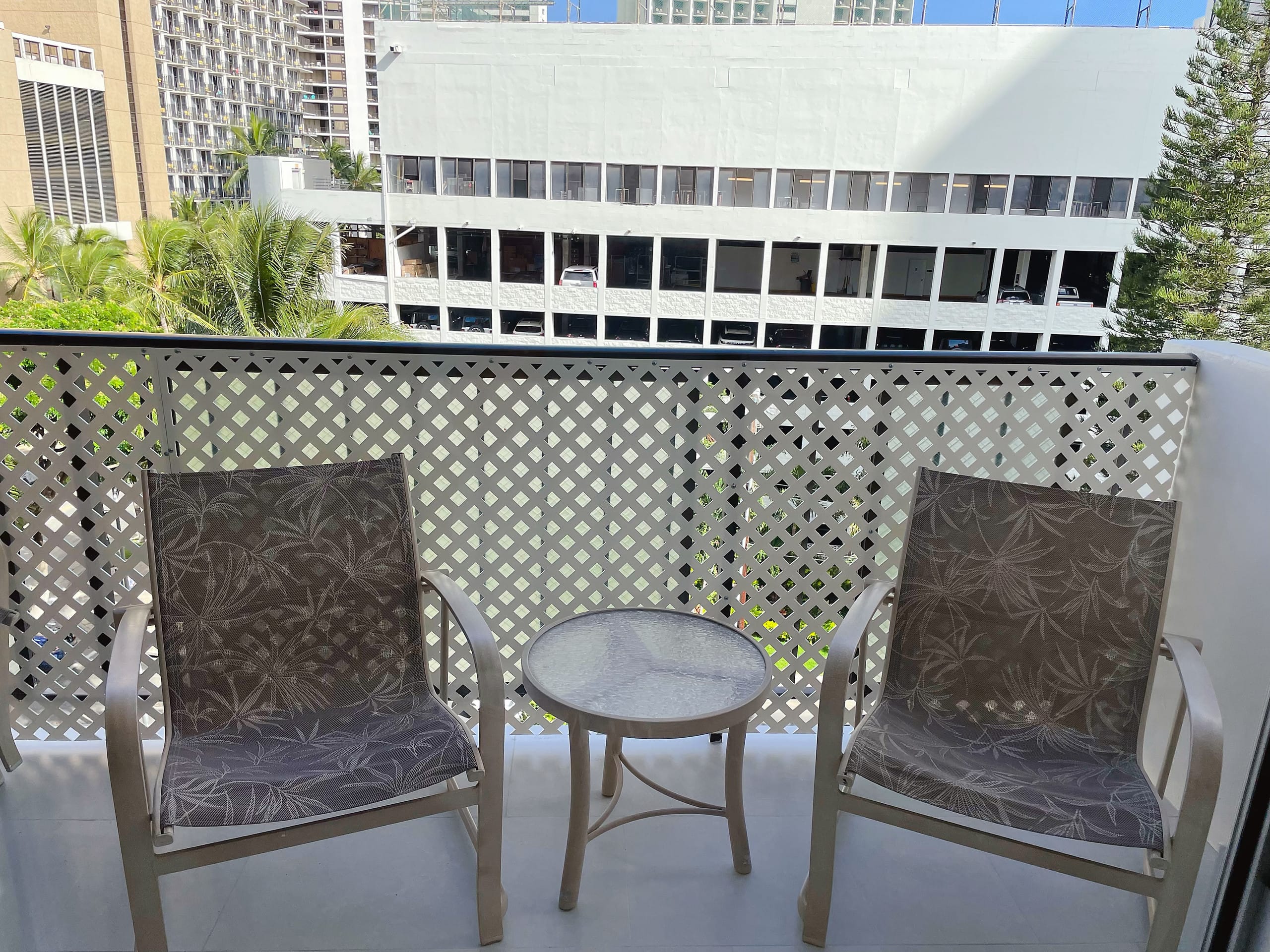 Steps to Waikiki Beach: 2BR with Free Parking - Image 34