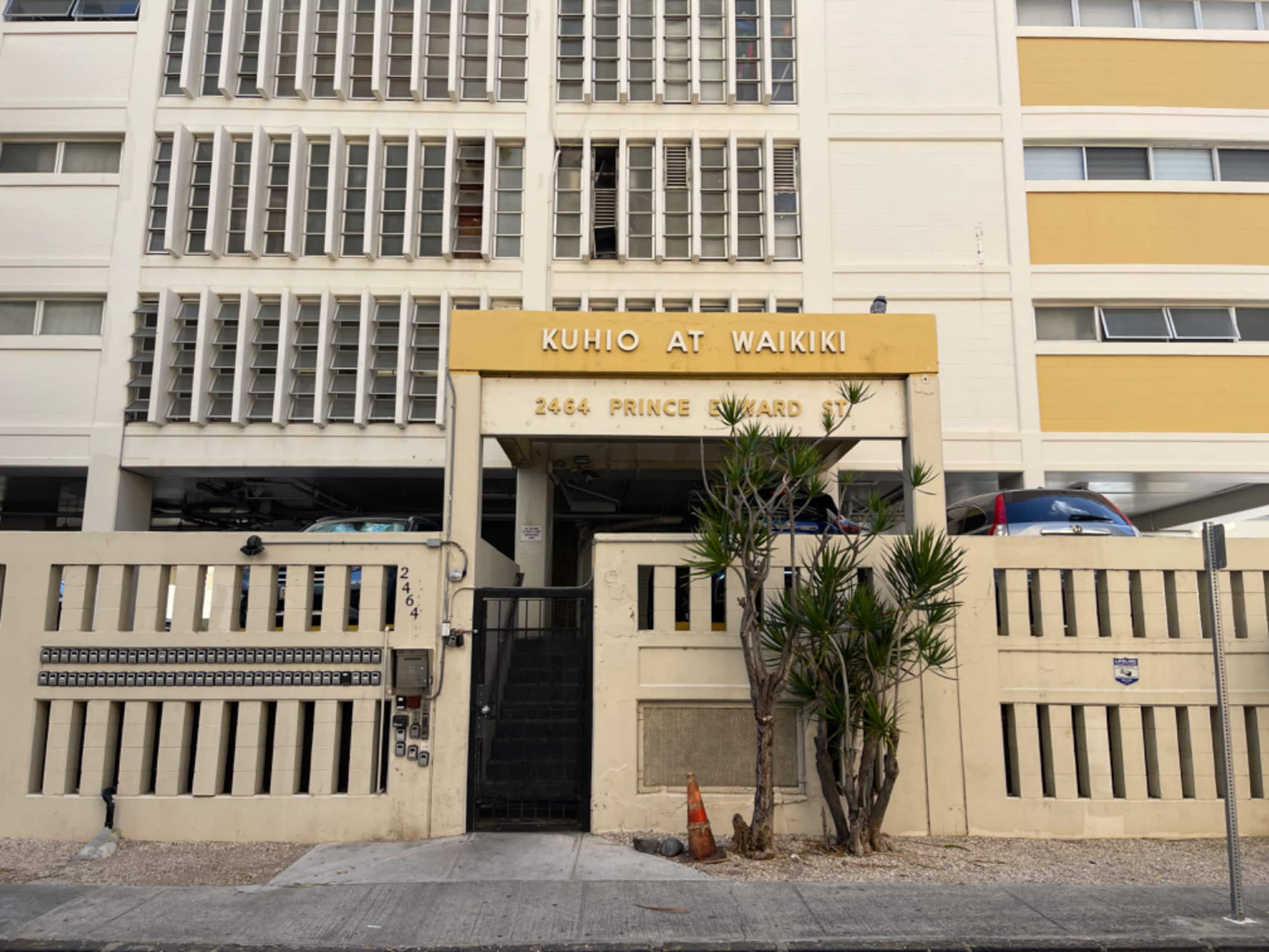 Steps to Waikiki Beach: 2BR with Free Parking - Image 43