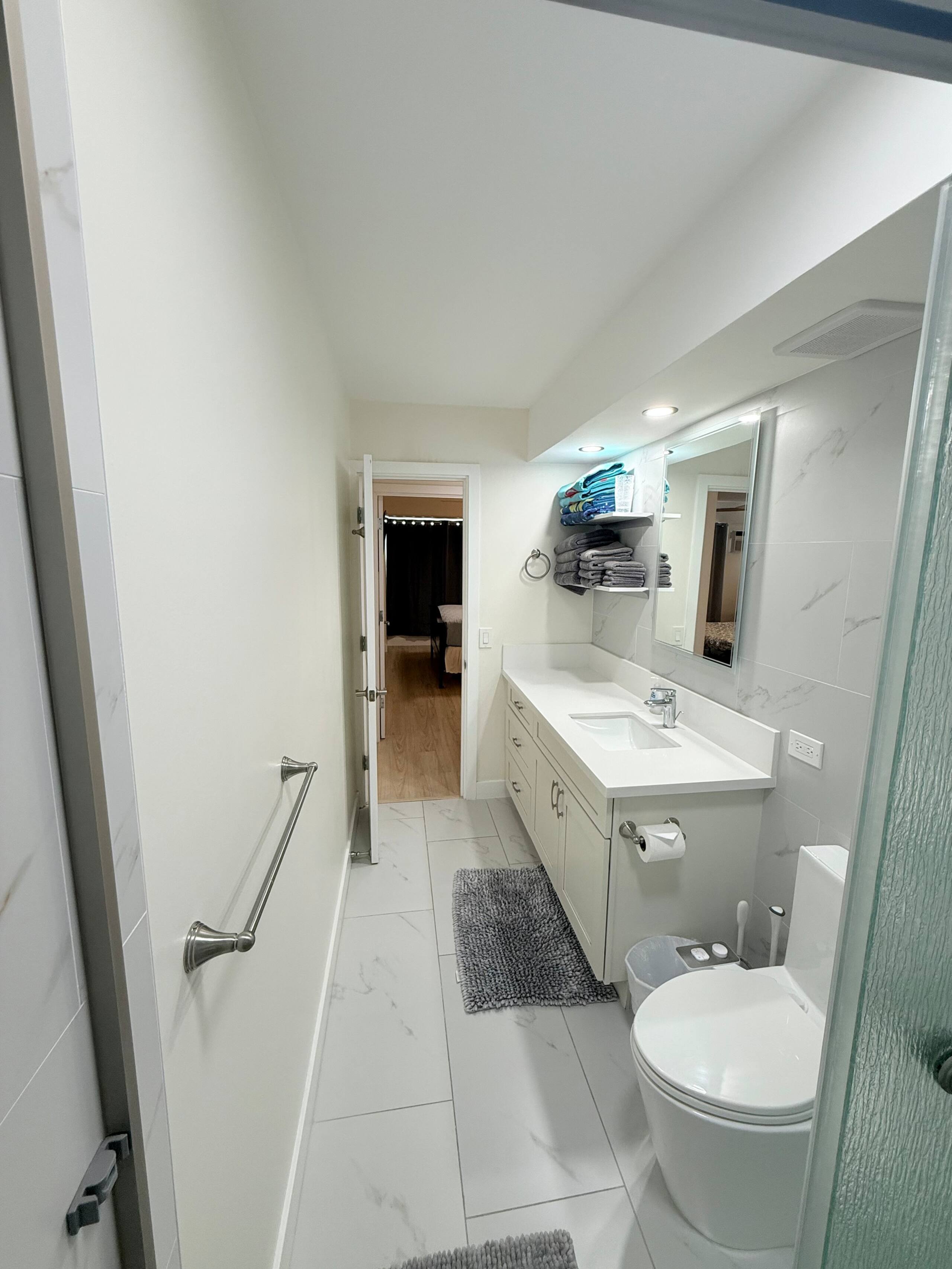 Steps to Waikiki Beach: 2BR with Free Parking - Image 28