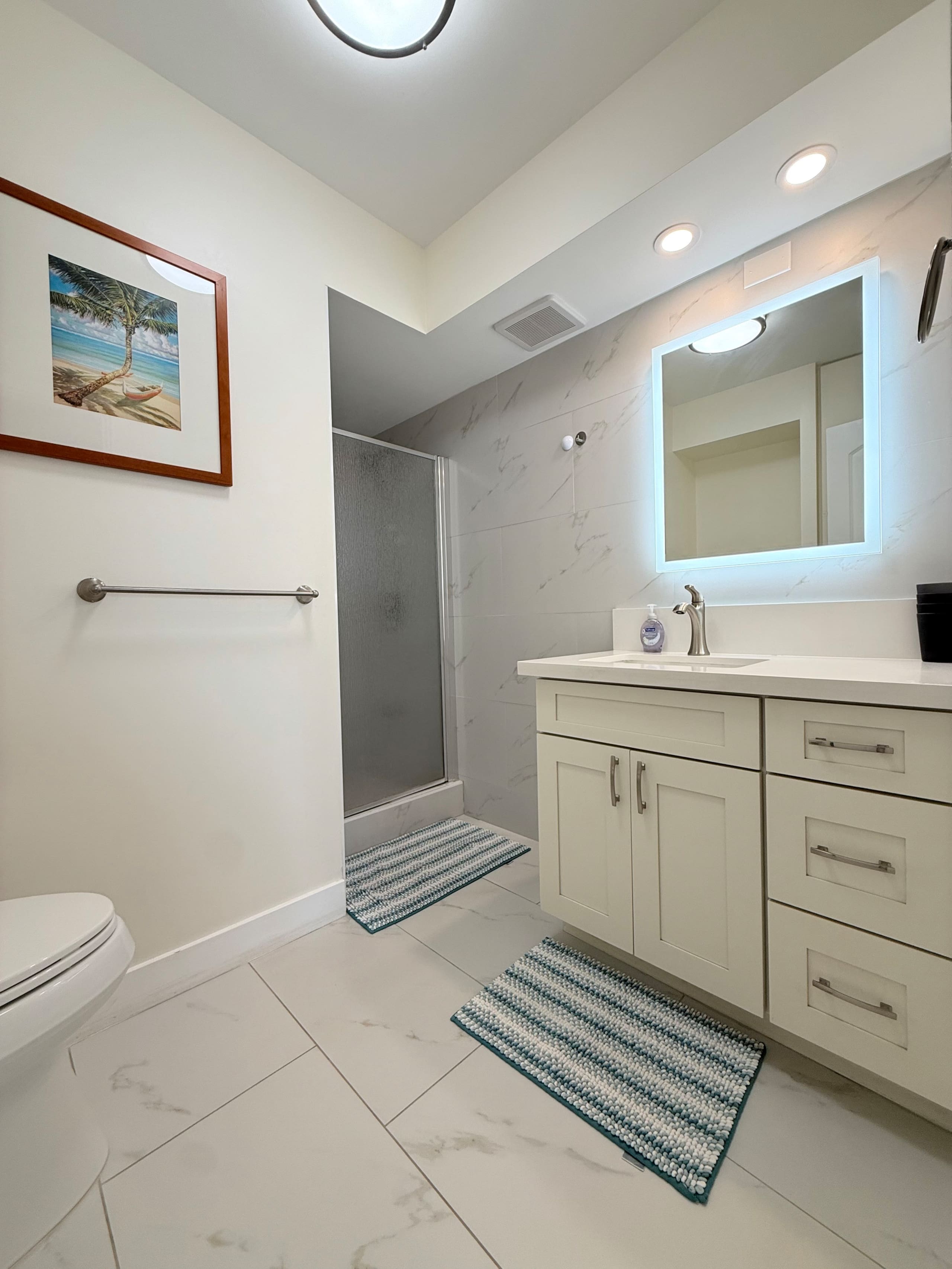 Steps to Waikiki Beach: 2BR with Free Parking - Image 31