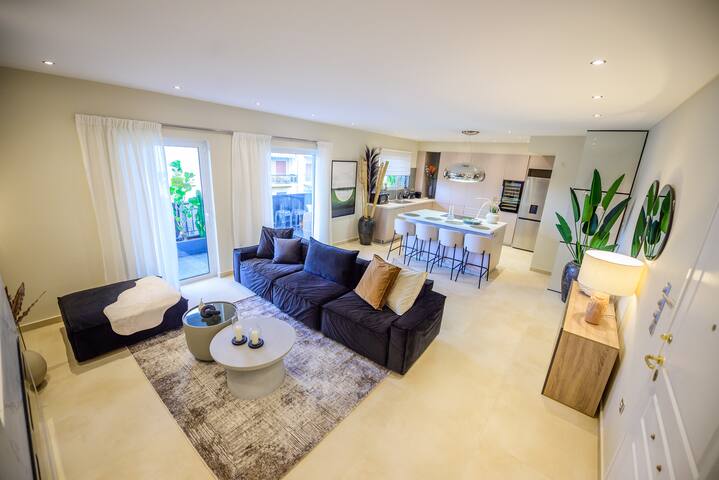 Luxury 2BR Acropolis View • 1 Min Walk from Metro gallery image 3