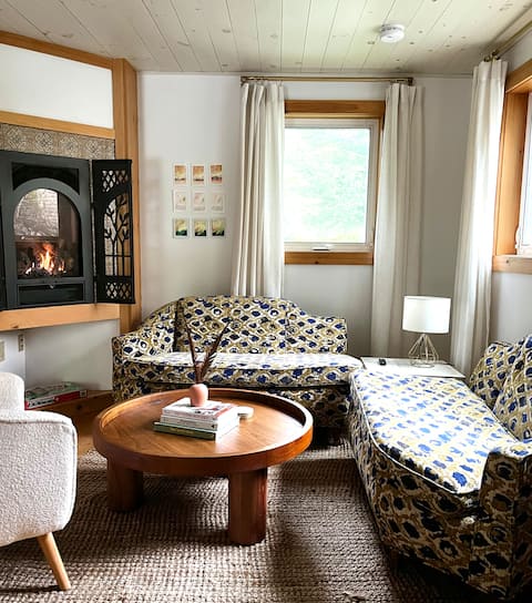 Forest Street Retreat Attached Guest House