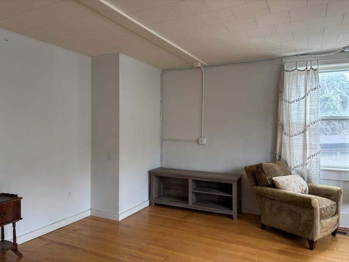 Quaint & Cozy Loft - The Berkshires, MA