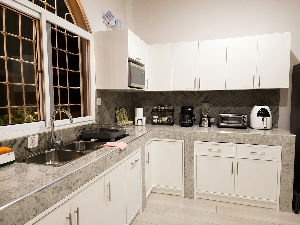 Casa Alva · Pool · Viewpoints · 6-12 people — 6 bedroom vacation rental in