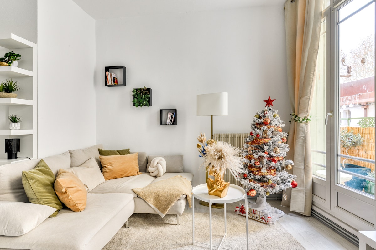 Airbnb performant: Design Cocoon with Home Cinema in City Center à Narbonne