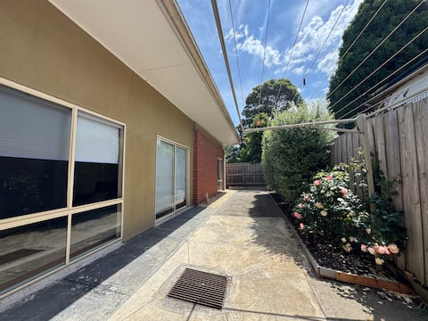 Monash Clayton 3BR TH close Reserve/Uni/Hospital