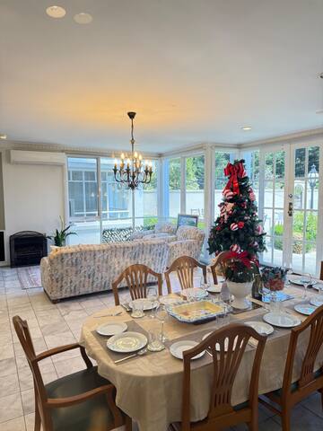 Absolutely Stunning White House Luxury Retreat gallery image 3