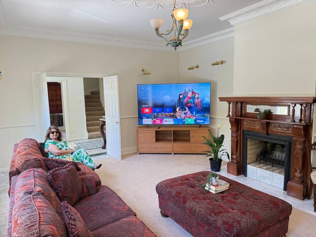 Absolutely Stunning White House Luxury Retreat gallery image 4