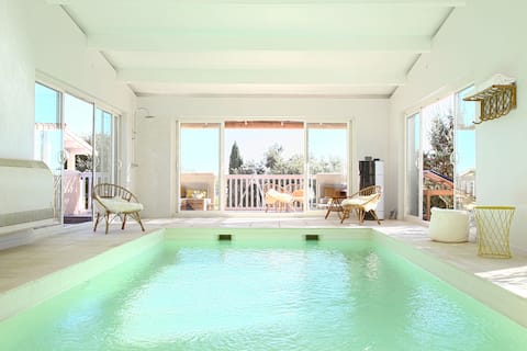 Villa for 14 people | 5 dogs | Private pool, sauna
