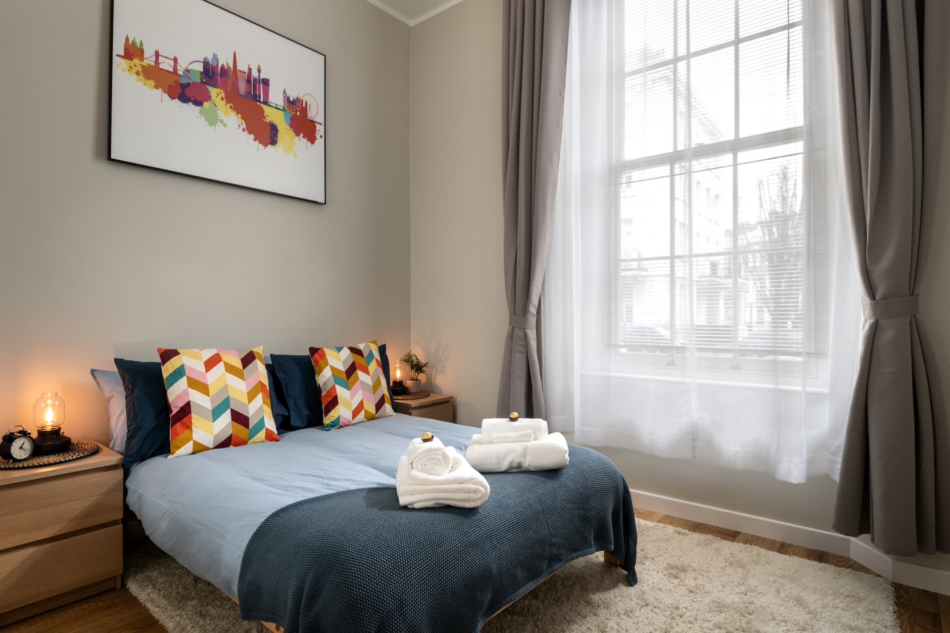 Comfortable City Centre Studio King Size Bed