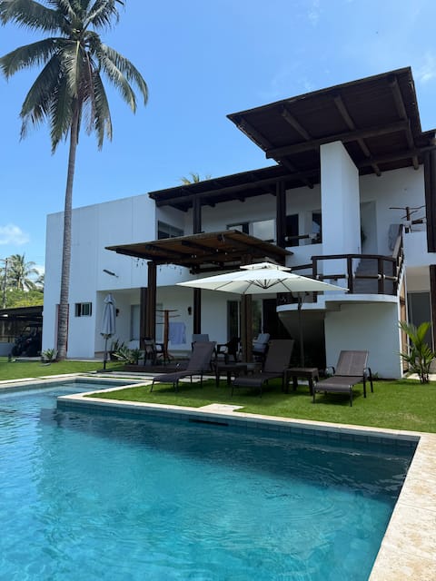 Beach house in Likin Puerto Quetzal