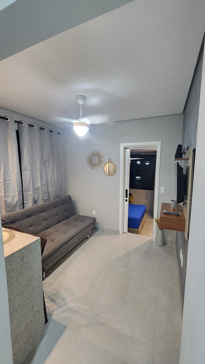 bračni krevet na razvlačenje, zavjesa za zamračivanje i TV Smart