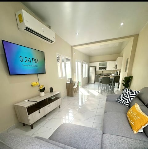 Cozy and Modern House - 3  Beds, 1 Sofa  Bed