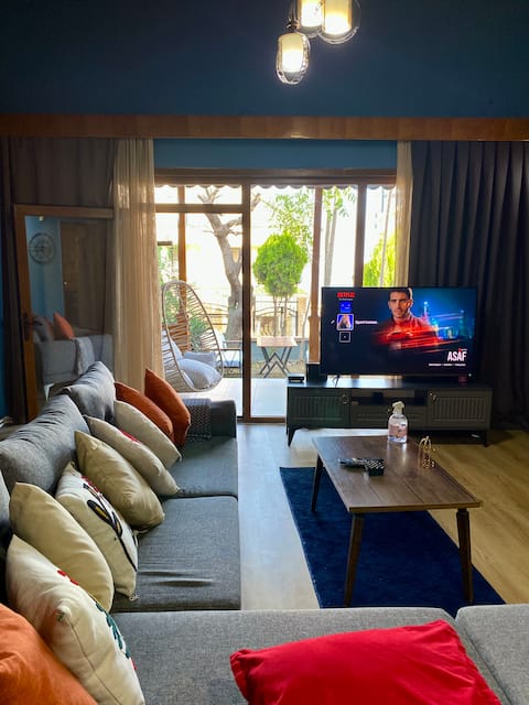 Top performing Airbnb: Detached house with fireplace, walking distance to the beach in Büyükçekmece