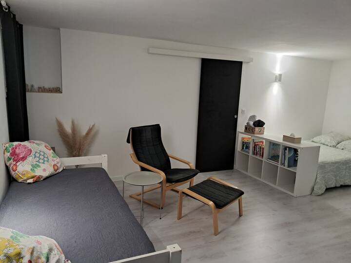 Grand Studio Cosy à La Campagne - Ibis Budget Saint Christol Les Alès