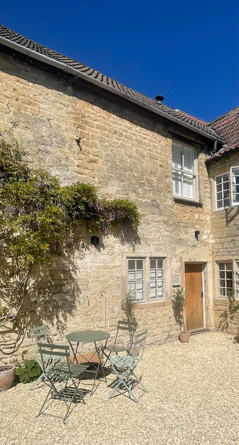 The Snug - cosy cottage in a great location