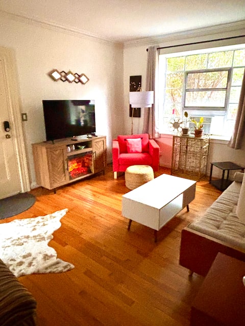 Top performing Airbnb: Uptown/Downtown/1st floor condo/HPU/Hospital/IHFC in High Point