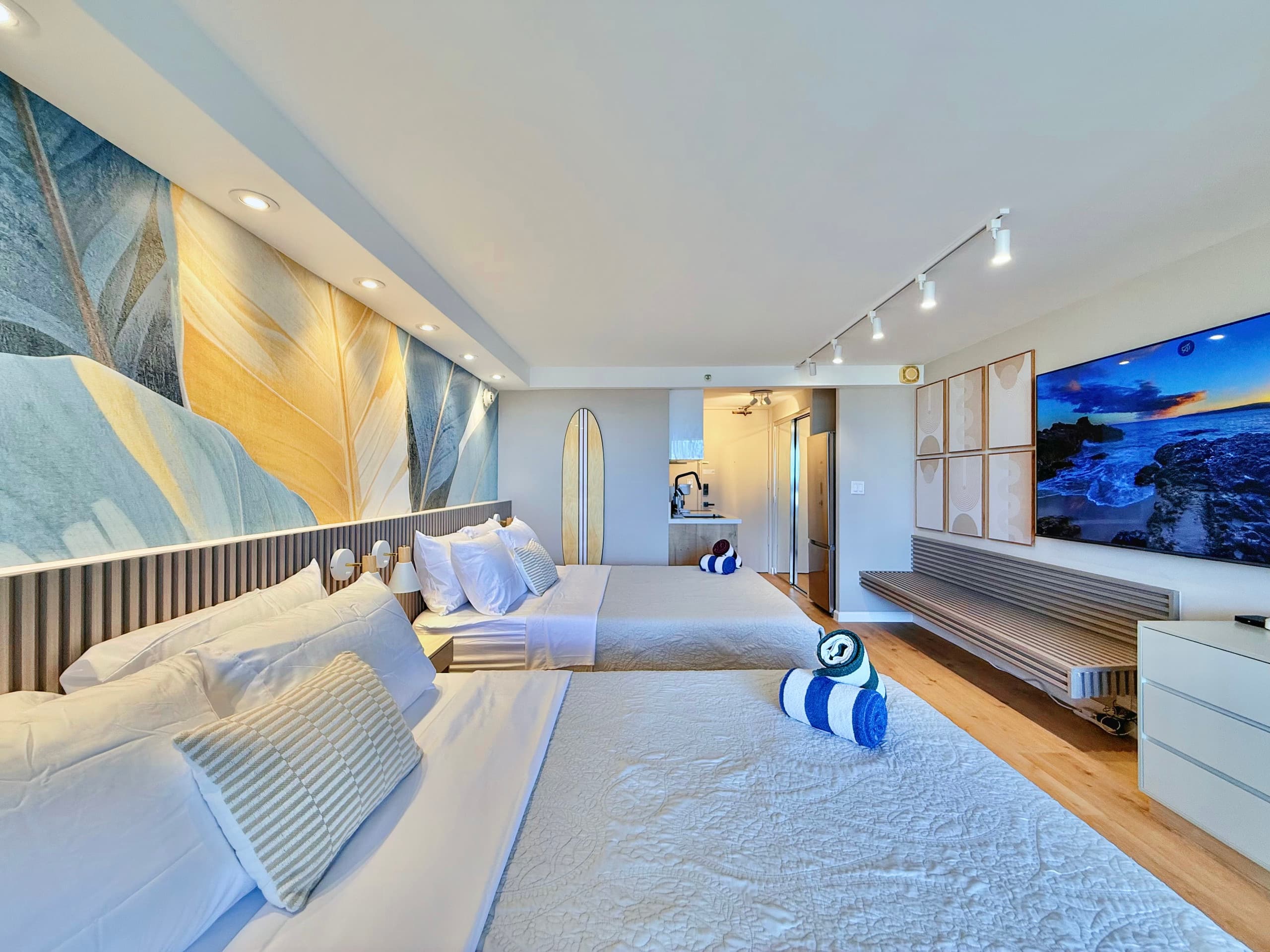 Condo in Honolulu · ★4.96 · Studio · 2 beds · 1 private bath - Image 4