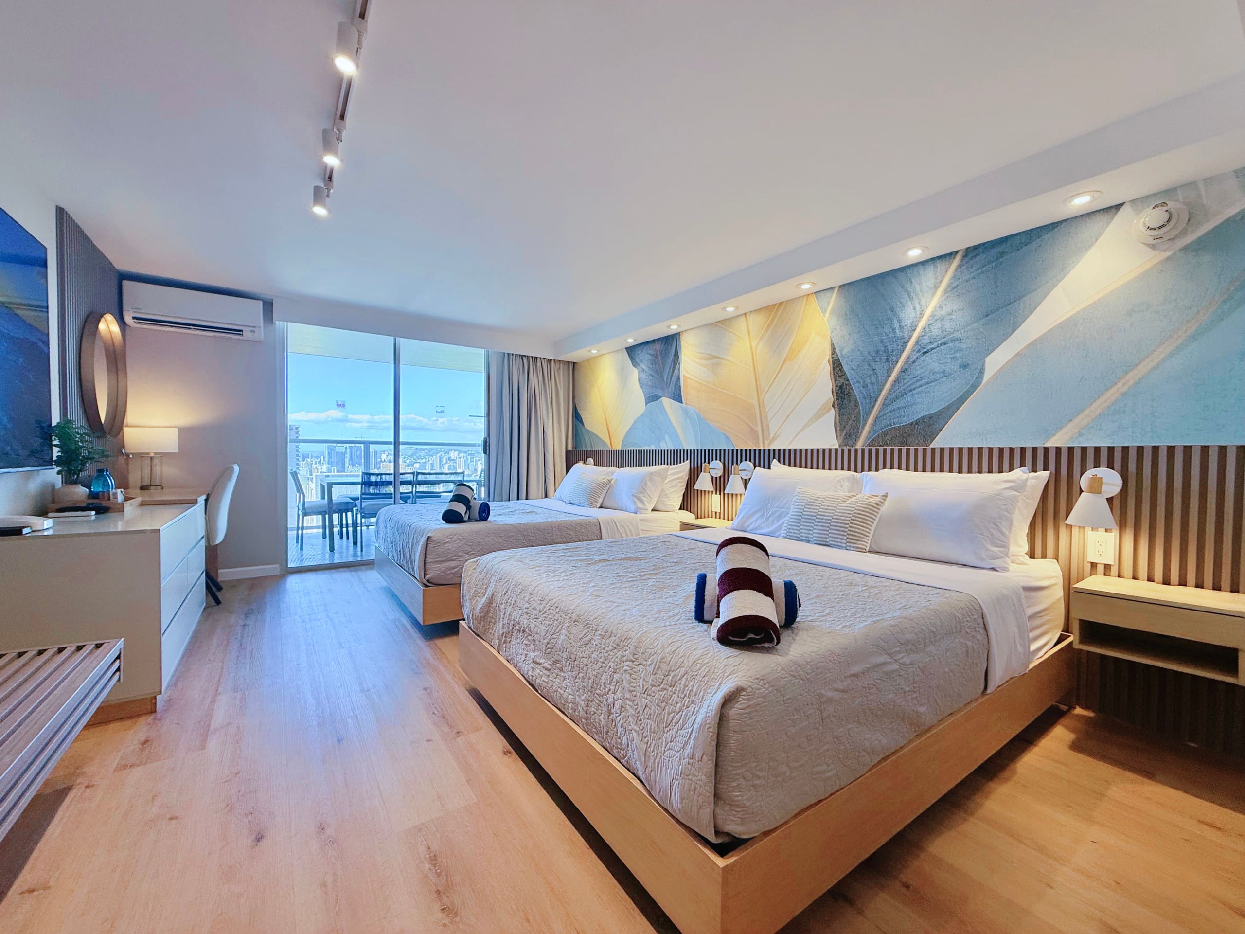 Condo in Honolulu · ★4.96 · Studio · 2 beds · 1 private bath - Image 1