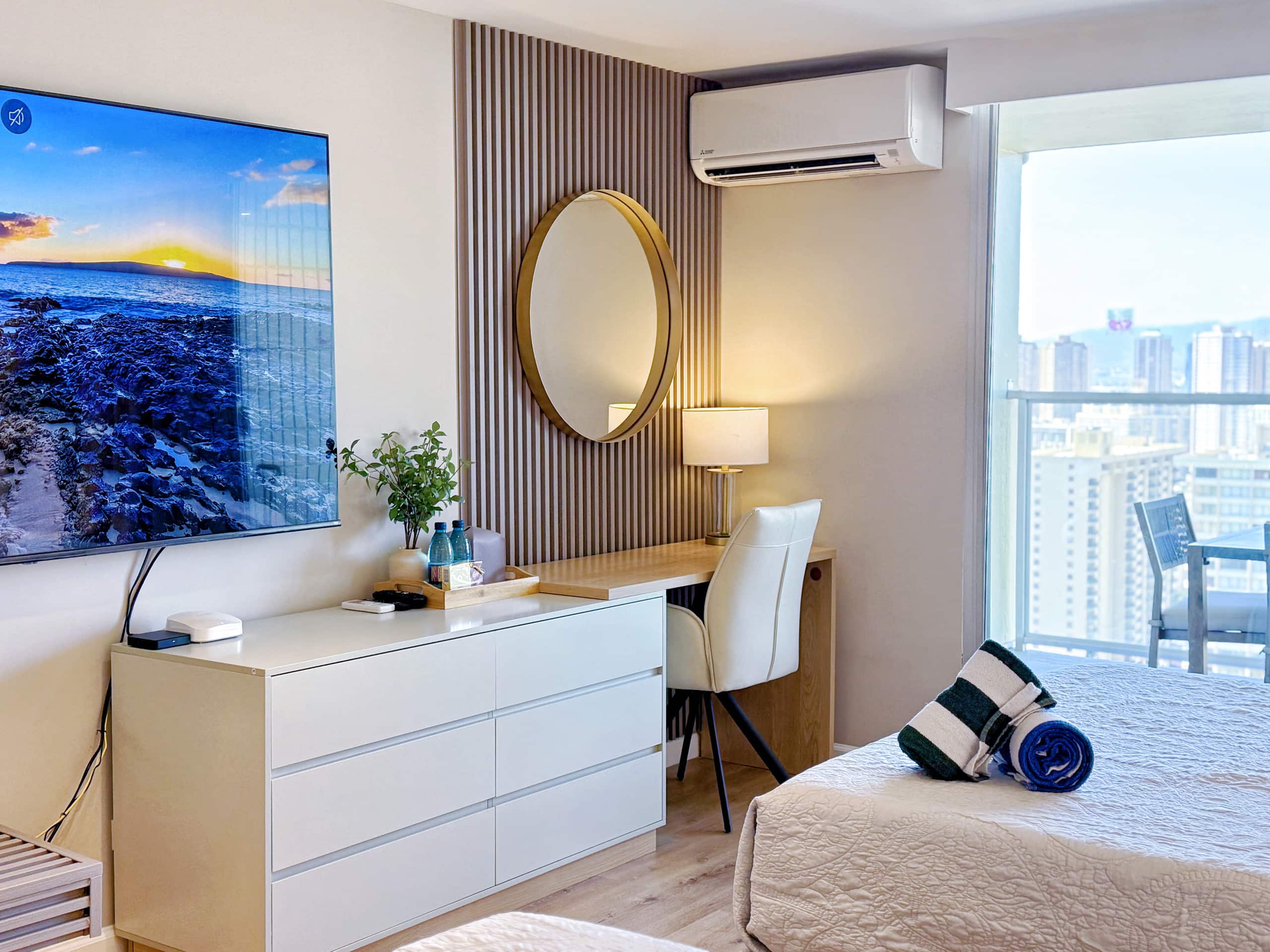 Condo in Honolulu · ★4.96 · Studio · 2 beds · 1 private bath - Image 8