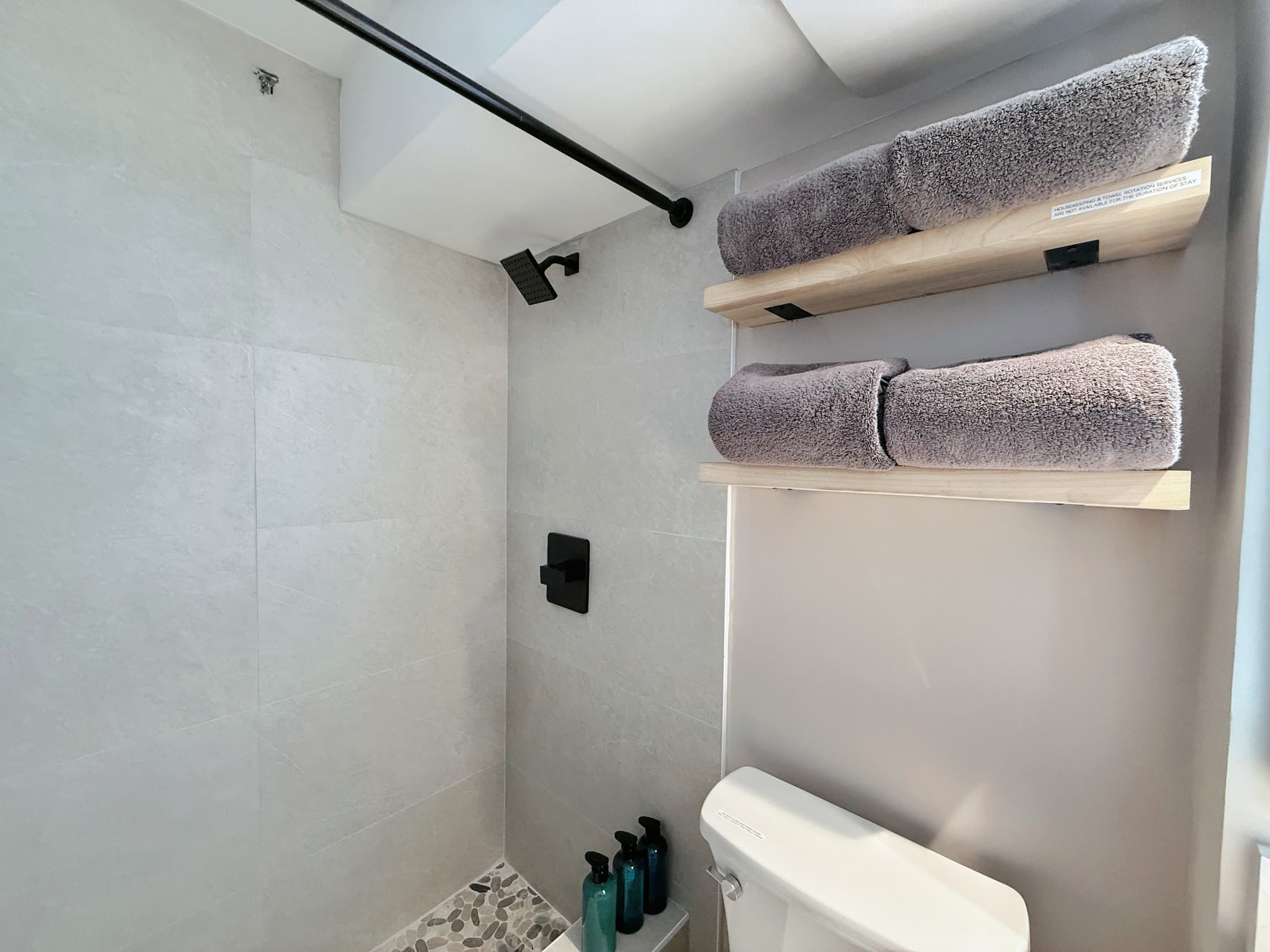 Condo in Honolulu · ★4.96 · Studio · 2 beds · 1 private bath - Image 23