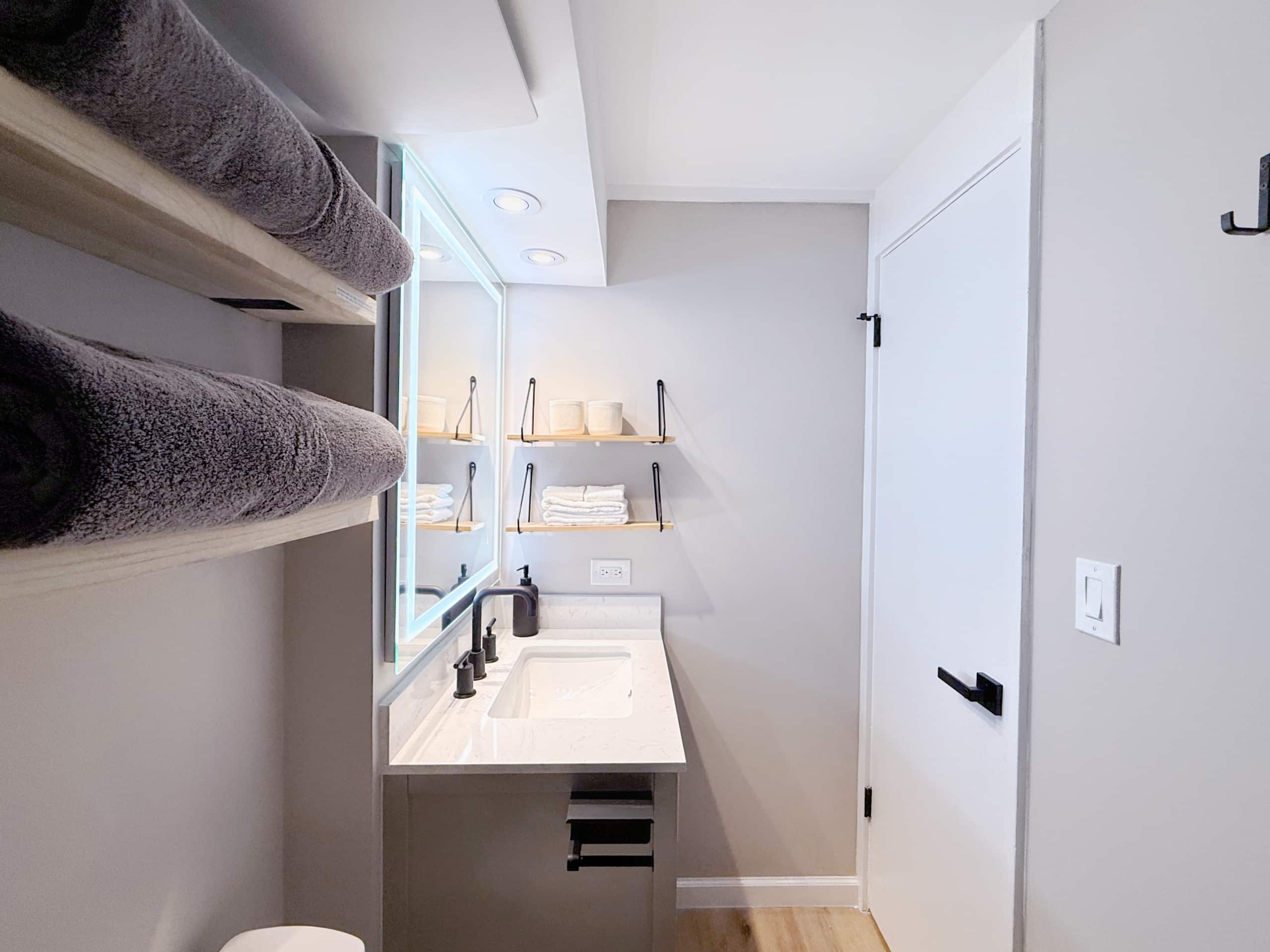 Condo in Honolulu · ★4.96 · Studio · 2 beds · 1 private bath - Image 22