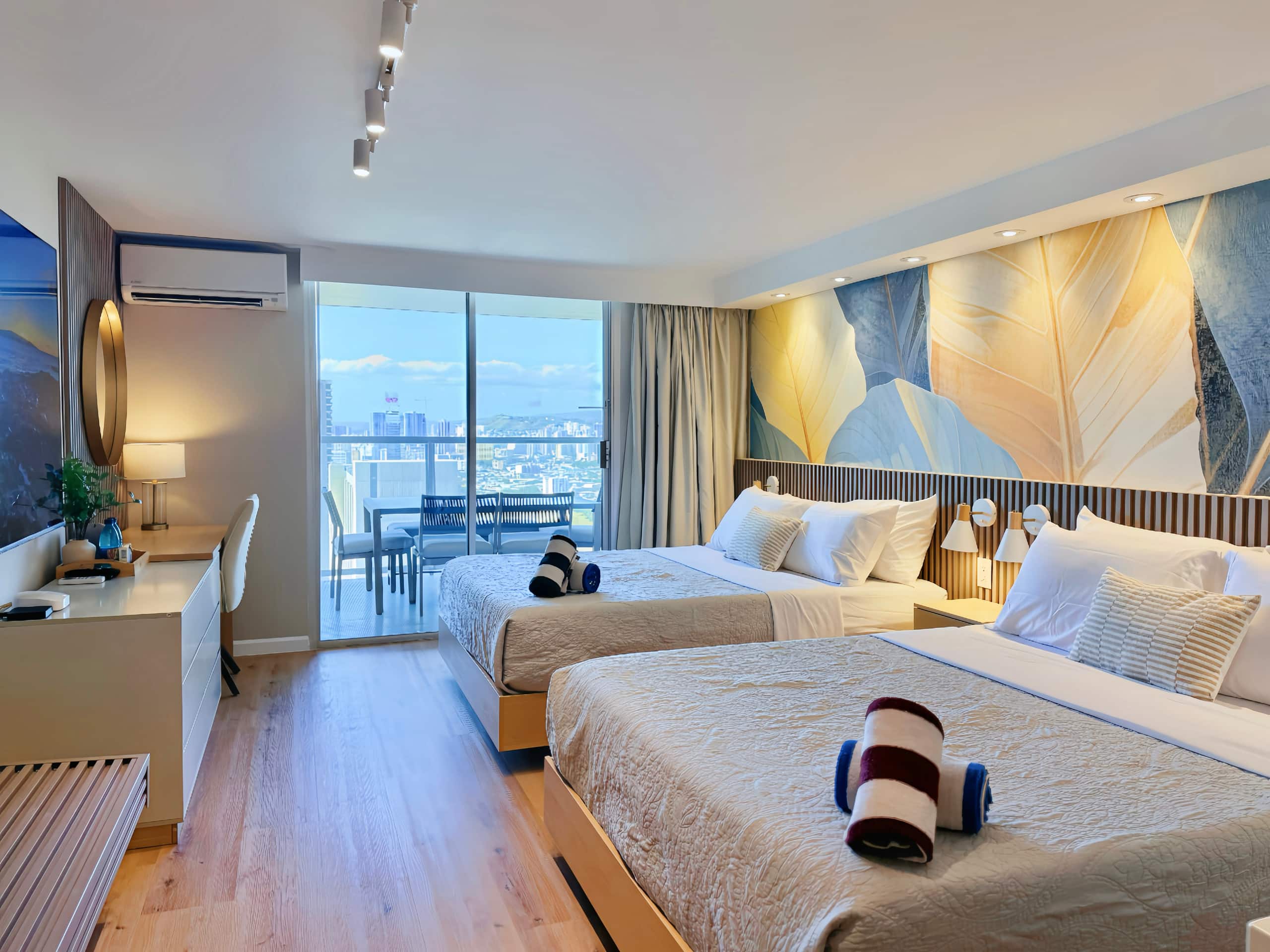 Condo in Honolulu · ★4.96 · Studio · 2 beds · 1 private bath - Image 2