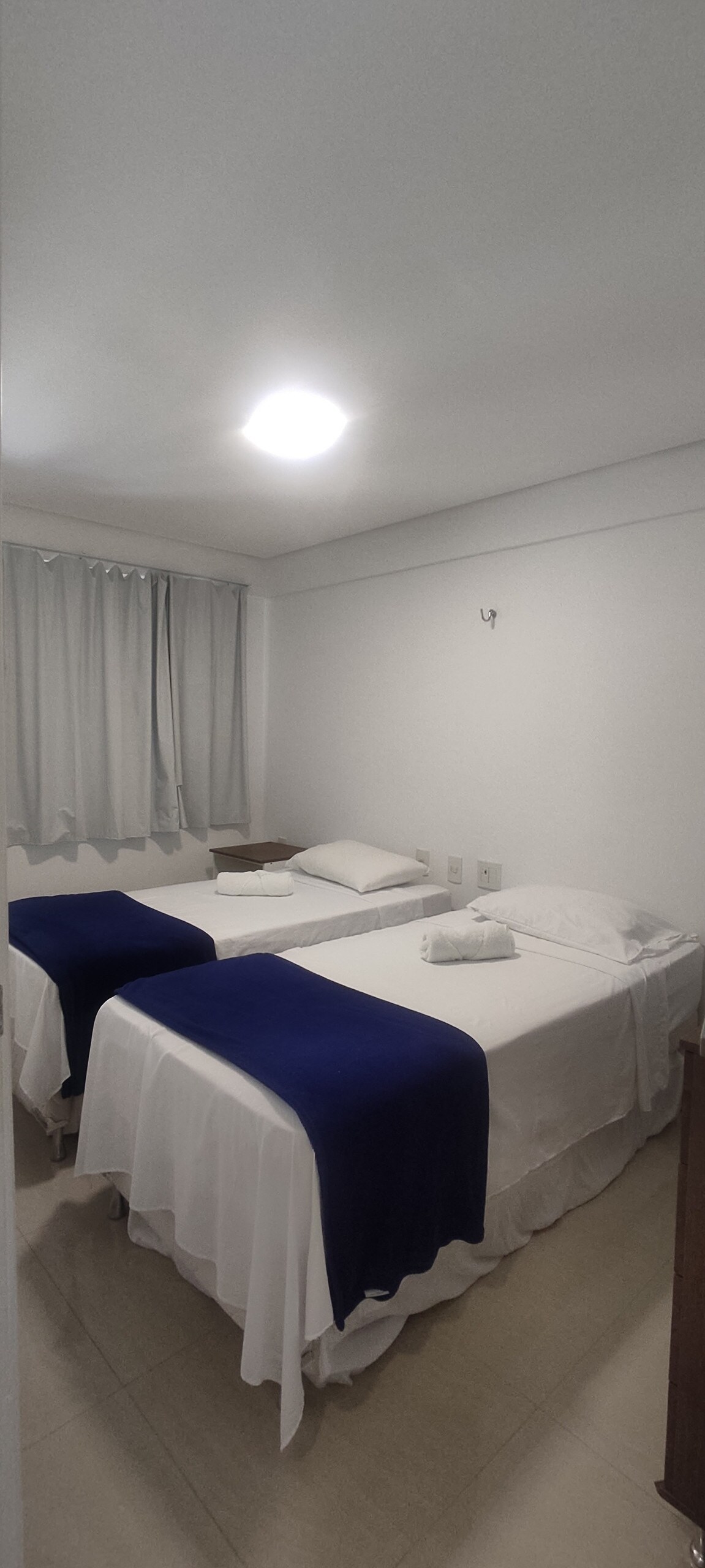 سريران (بيكاما) 
يستوعب 4 أشخاص في غرفة النوم. 