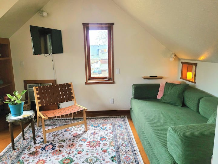 Sunny Campus Loft: Walk To U Of O & Hayward Field - Eugene, OR