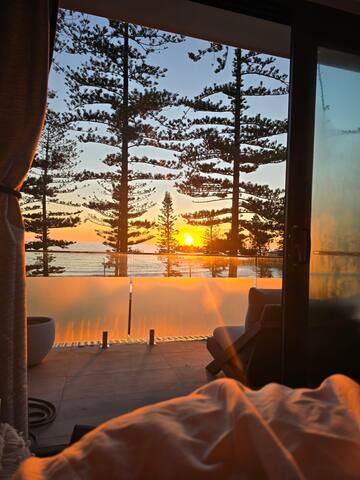 Dee Why Beachfront Bliss! gallery image 3