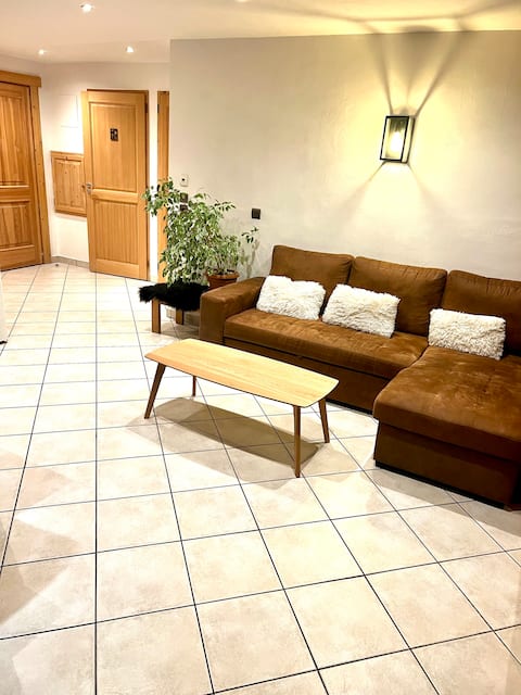 Propriété Airbnb réussie: Comfortable 48 m2 apartment, city center + enclosed garage à Bourg Saint Maurice