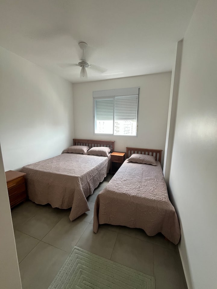 เตียงคู่ 1 หลัง 1 หลังเตียงเดี่ยว 1 หลัง