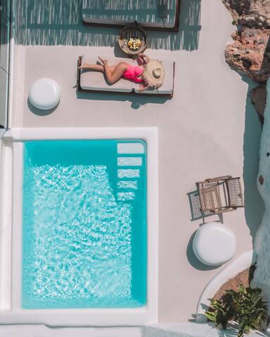 Bluewhite villa with heated private pool gallery image 4