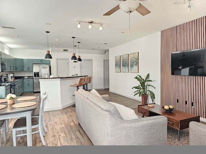 Midtown Modern Retreat! - Houston, TX