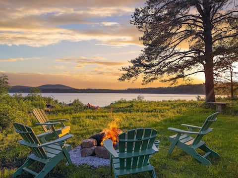 Dreamland | Luxe Waterfront Villa, Hot tub + Sauna