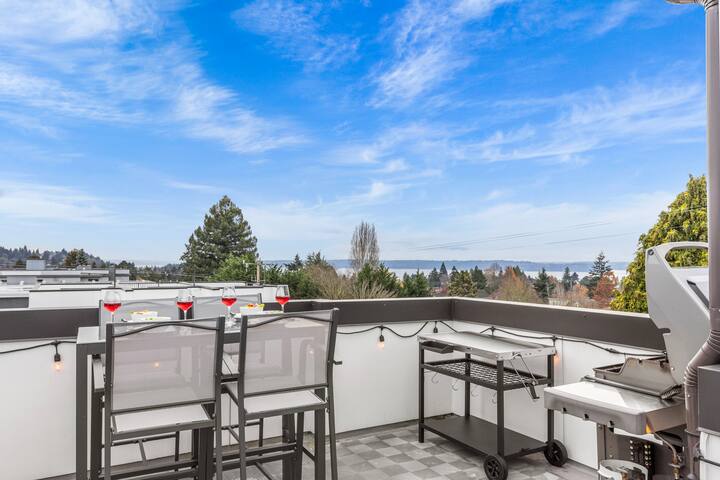 15 Min Stadium, Downtown & Airport. Walkable!