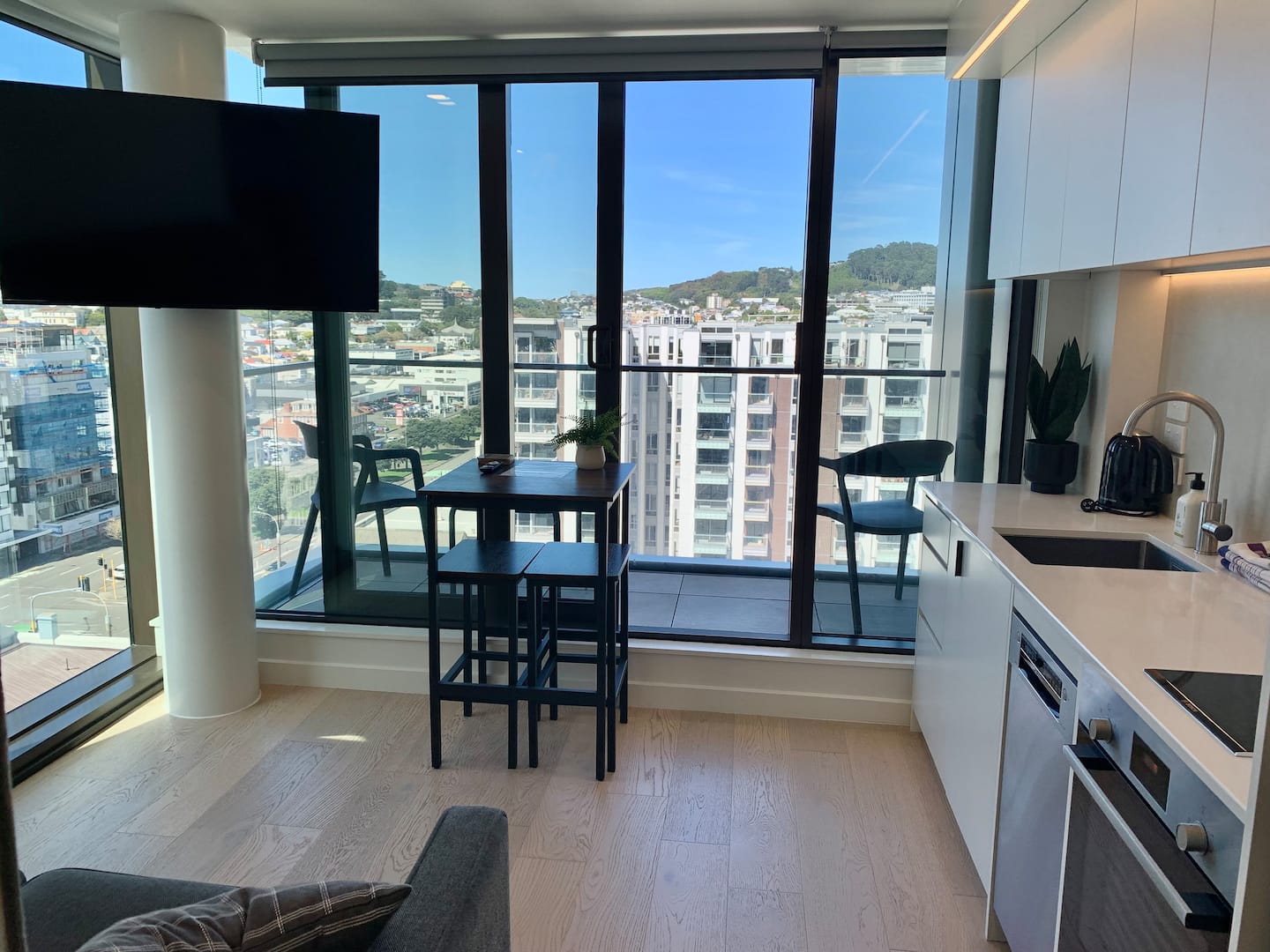 New 1 Bed Apartment With Pool At Hyde Lane 3