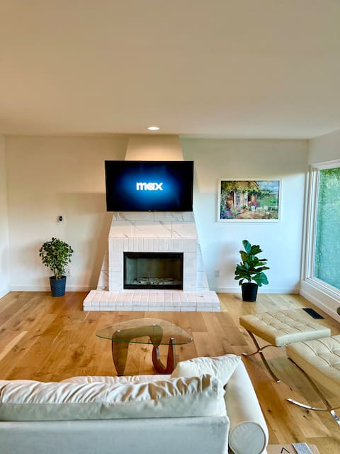 Popular Airbnb listing: Casa Hollywood Hills w/ apartment in Hollywood Hills