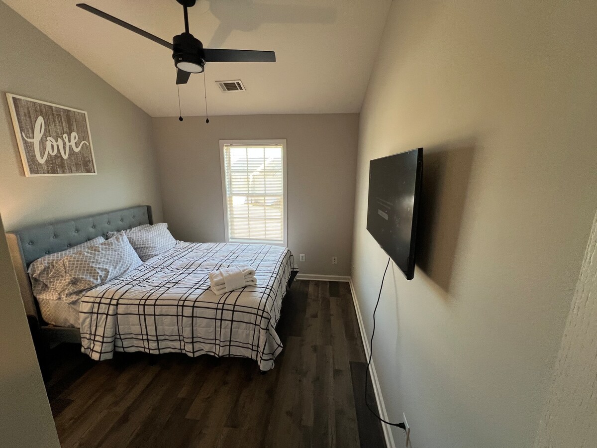 Fabulous 3 bedrooms/chateau elan/raceway road area