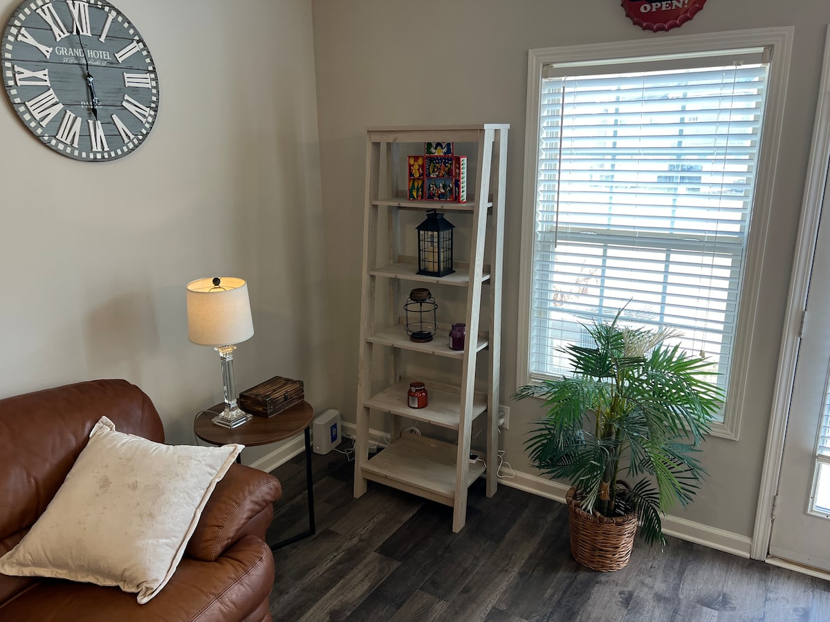 Fabulous 3 bedrooms/chateau elan/raceway road area