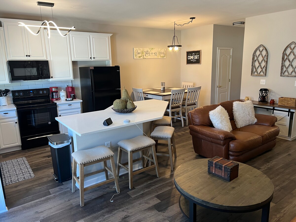 Fabulous 3 bedrooms/chateau elan/raceway road area