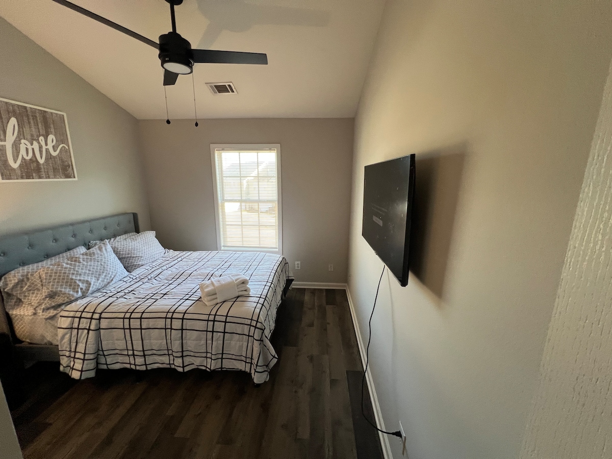 Fabulous 3 bedrooms/chateau elan/raceway road area