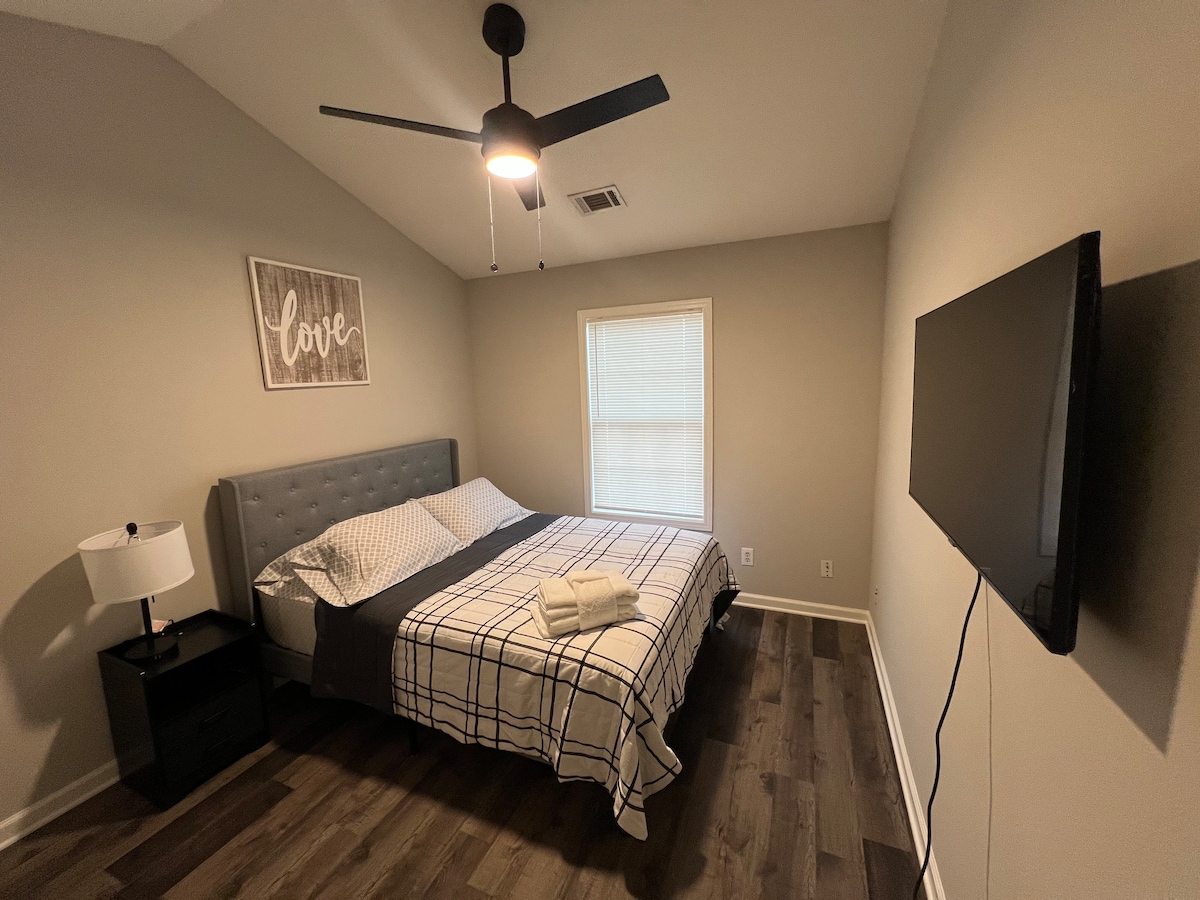 Fabulous 3 bedrooms/chateau elan/raceway road area
