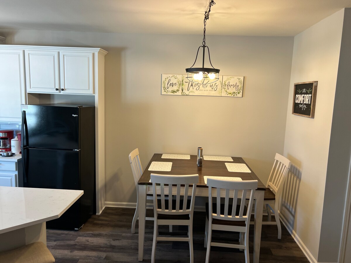Fabulous 3 bedrooms/chateau elan/raceway road area