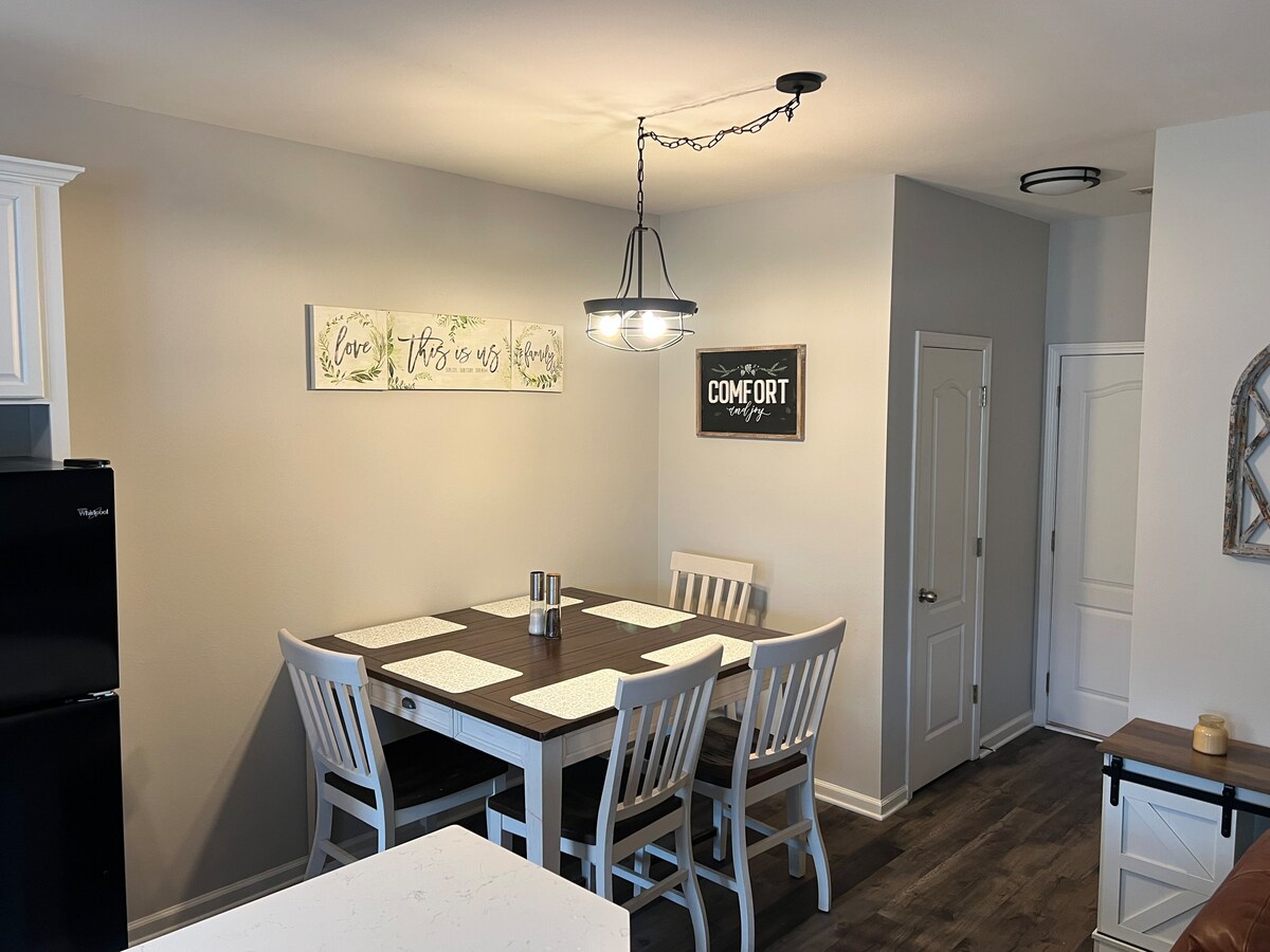 Fabulous 3 bedrooms/chateau elan/raceway road area