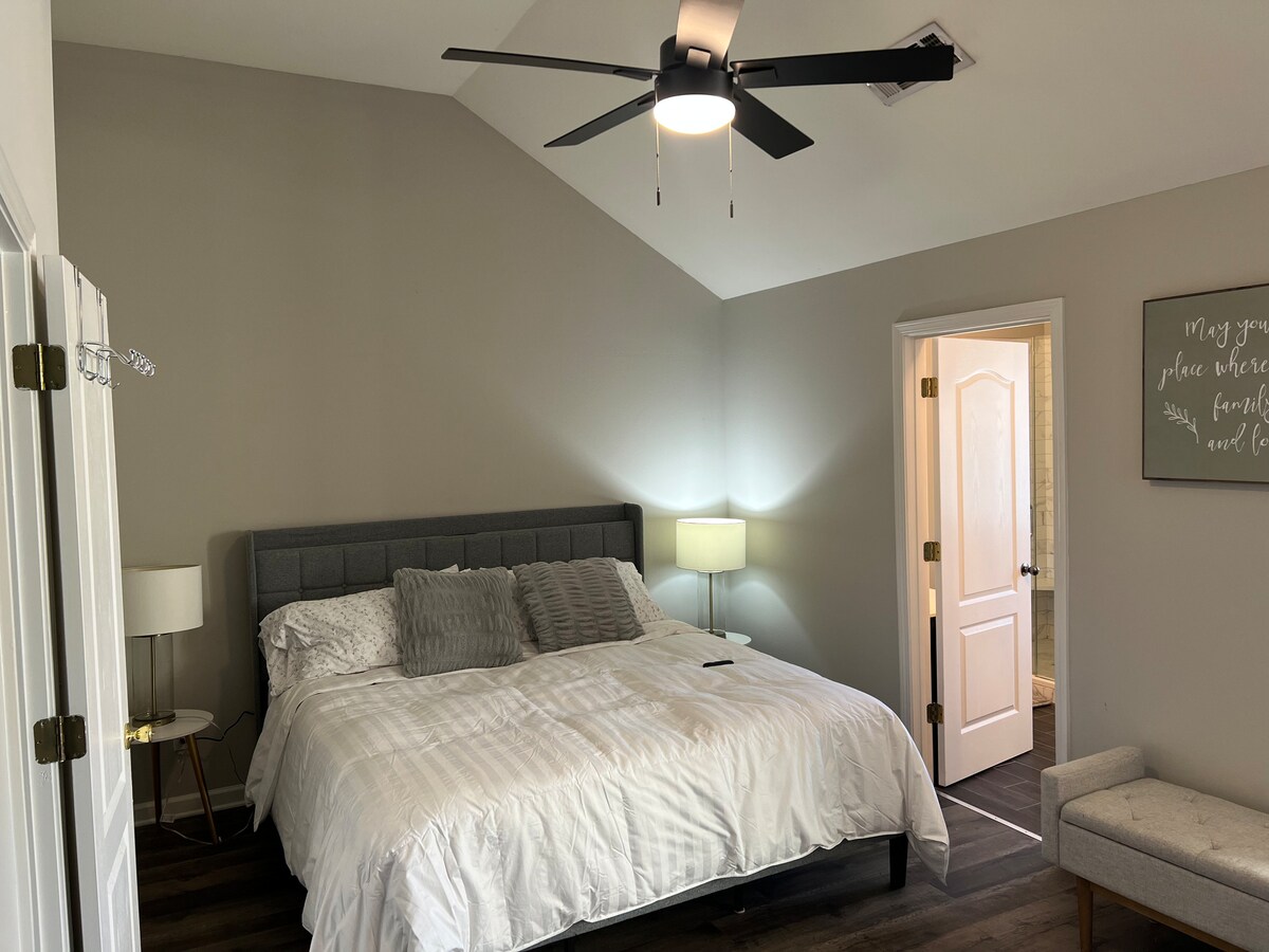 Fabulous 3 bedrooms/chateau elan/raceway road area