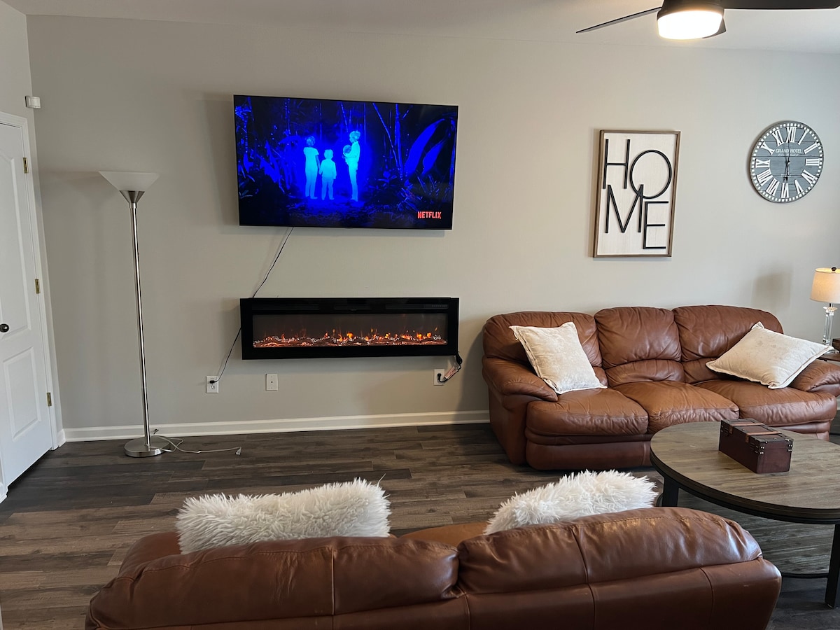 Fabulous 3 bedrooms/chateau elan/raceway road area