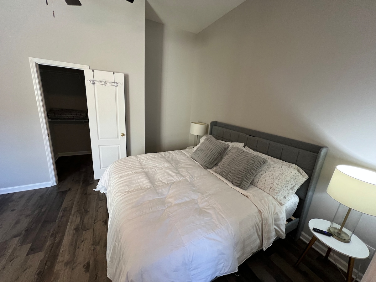 Fabulous 3 bedrooms/chateau elan/raceway road area