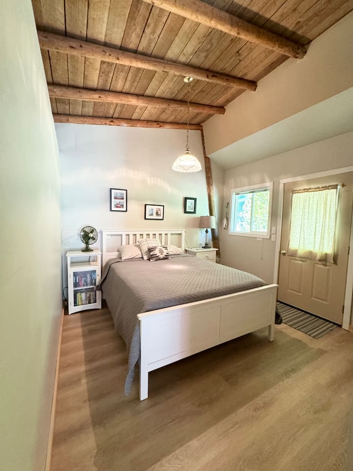 Segunda habitación con cómoda cama tamaño queen. 